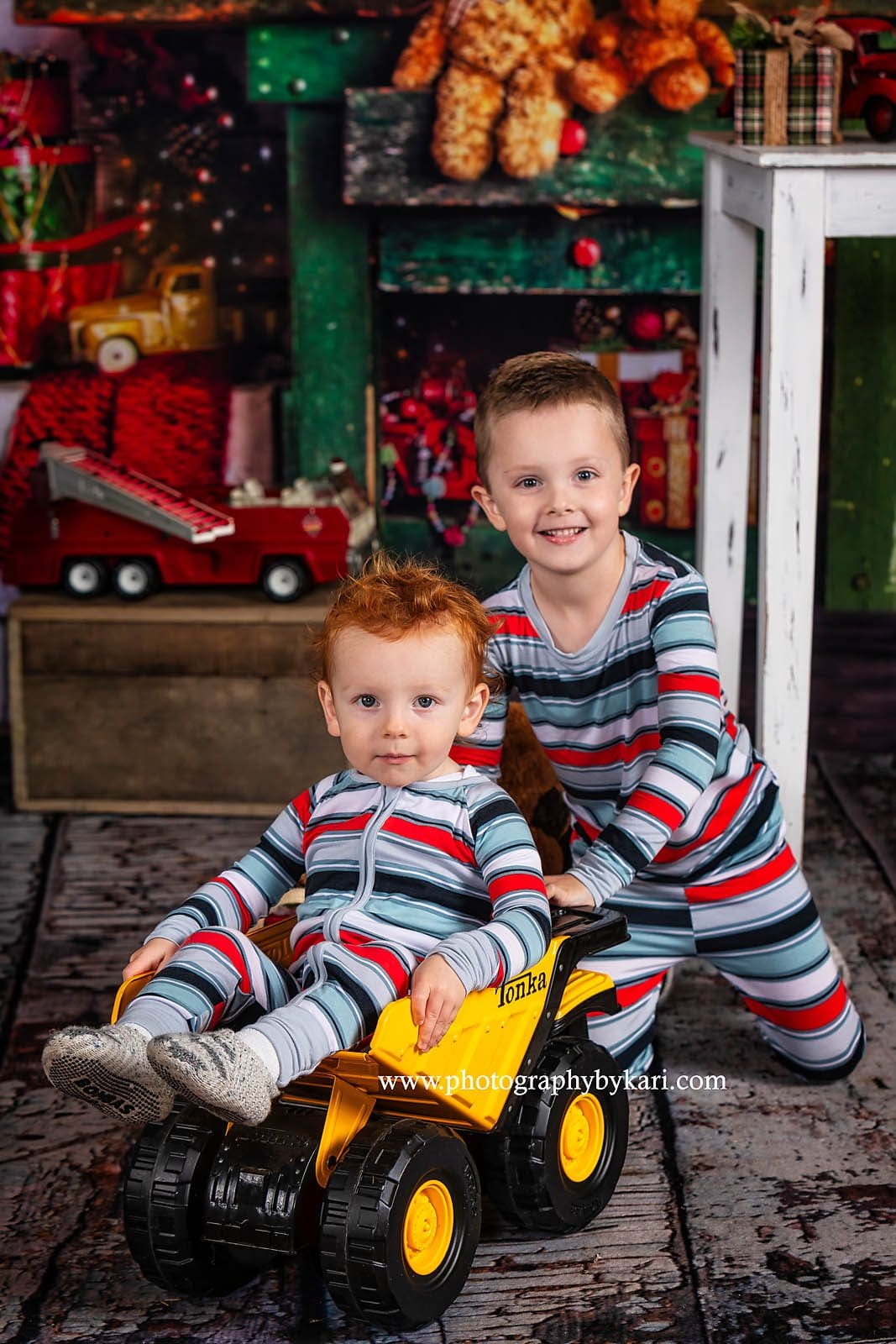 Christmas in Santa's {Rochester MN Christmas Portrait