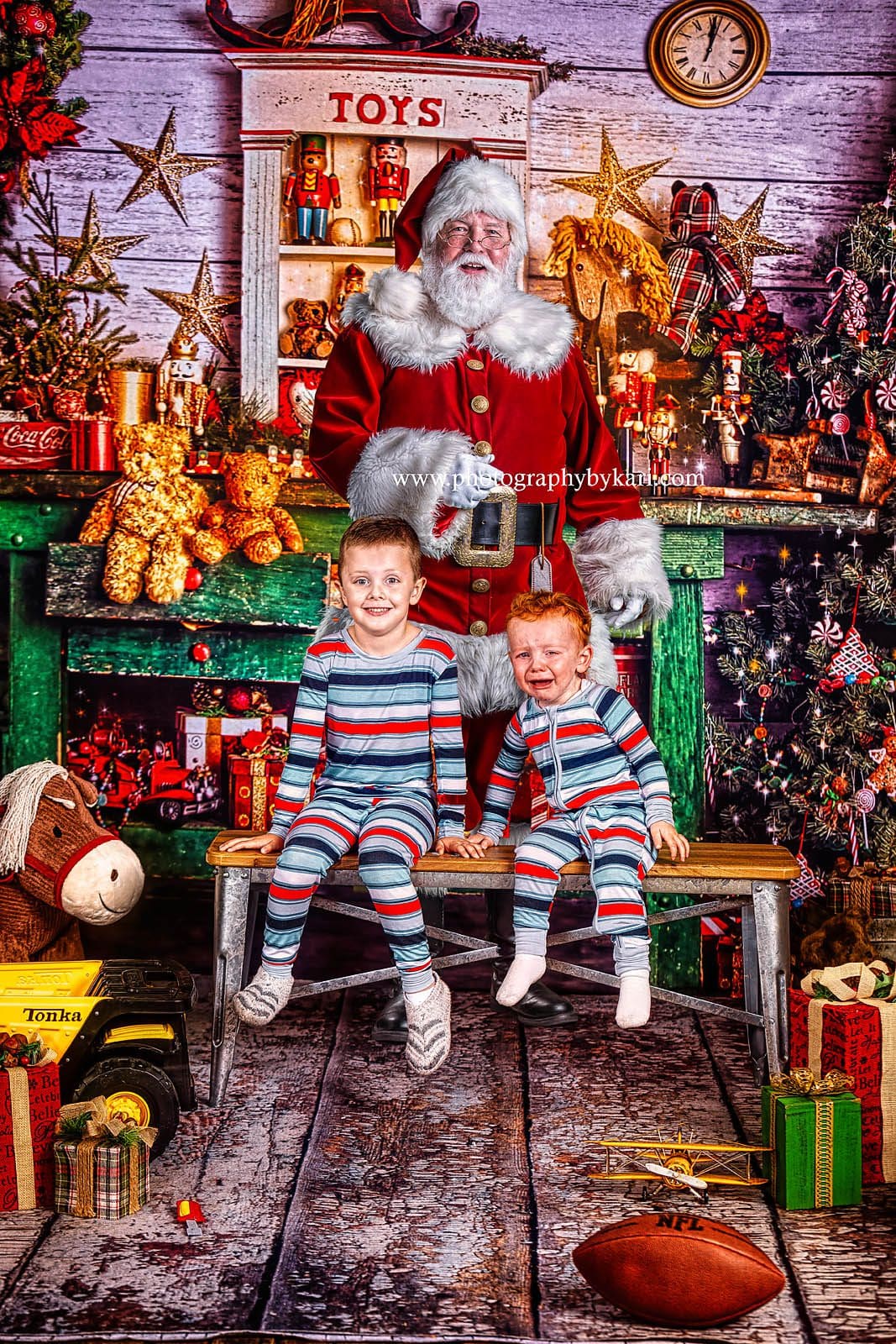 Christmas in Santa's {Rochester MN Christmas Portrait