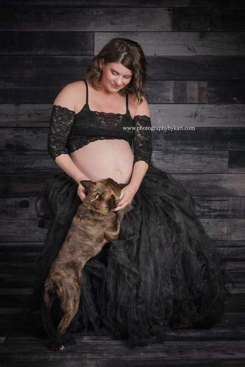 MN maternity photo with dog