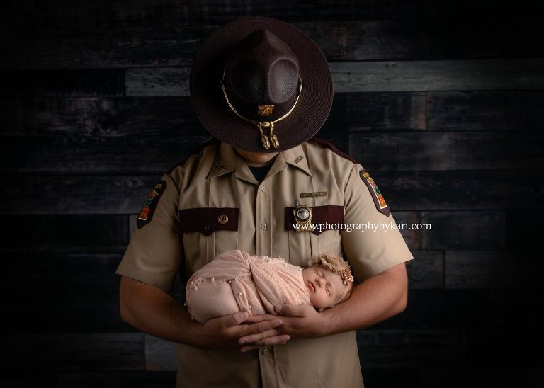 MN State Trooper with newborn in arms portait