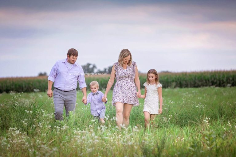 rochester mn family photo walking in a field