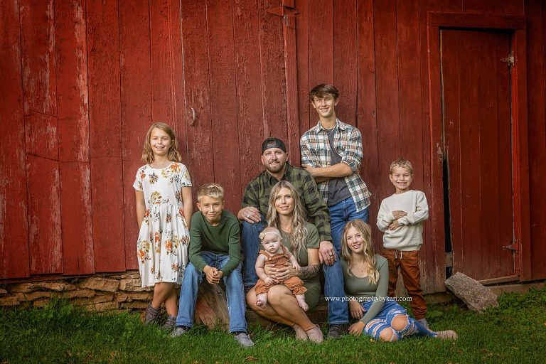 MN Family Photograph in front of red barn