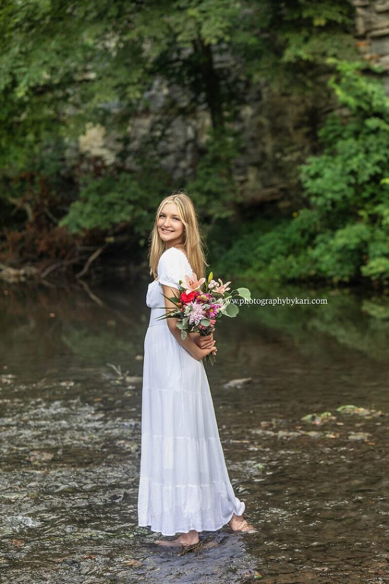 SE MN Senior girl portrait  at Masonic Park in Spring Valley, MN  by Photography by Kari
