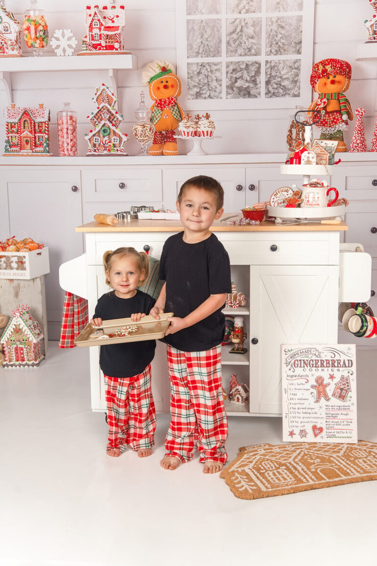 Cozy gingerbread baking Christmas family photos in photography studio Spring Valley MN