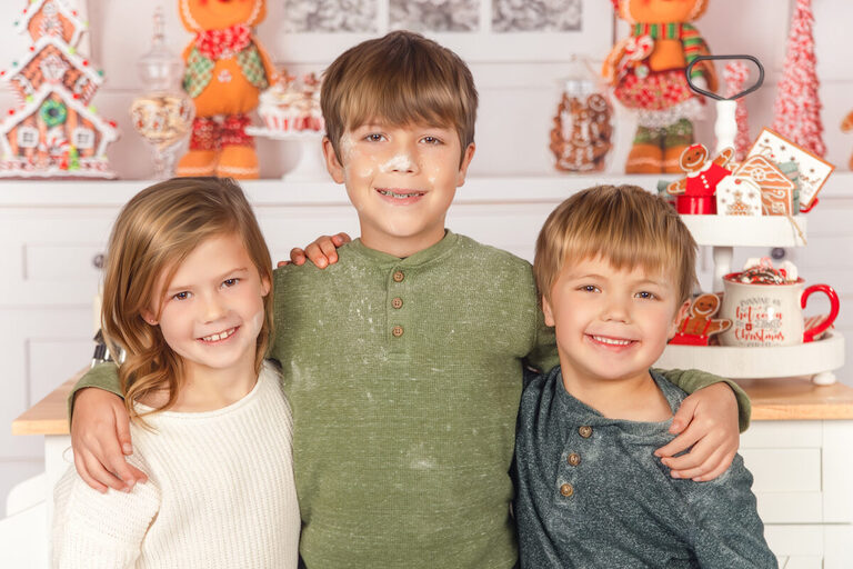 Christmas mini session featuring family holiday baking in Spring Valley photography studio